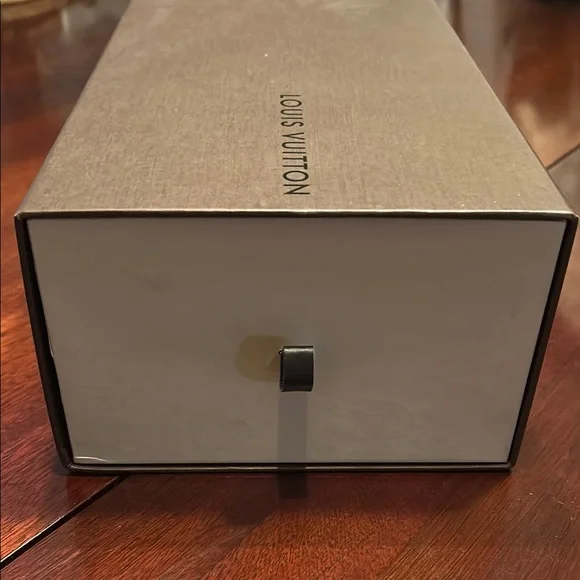 Louis Vuitton Elegant Brown Storage Box - Picture 2 of 7